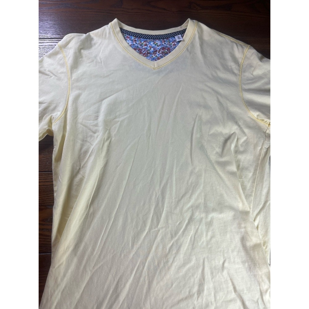 Robert Graham Yellow T-Shirt V-Neck Classic Fit Short Sleeve Size Medium